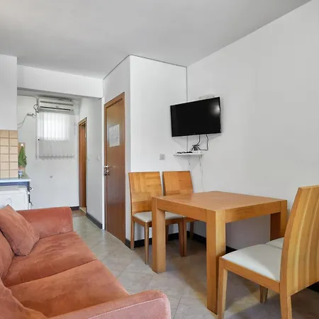Nyaraló Charming 2bd In Sozopol Burgasz